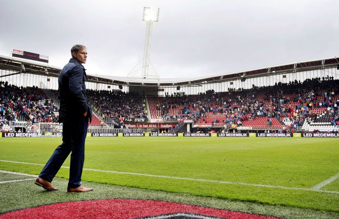 „Scanpix“/AP nuotr./Marco van Bastenas siūlo netradicinius pakeitimus futbole.