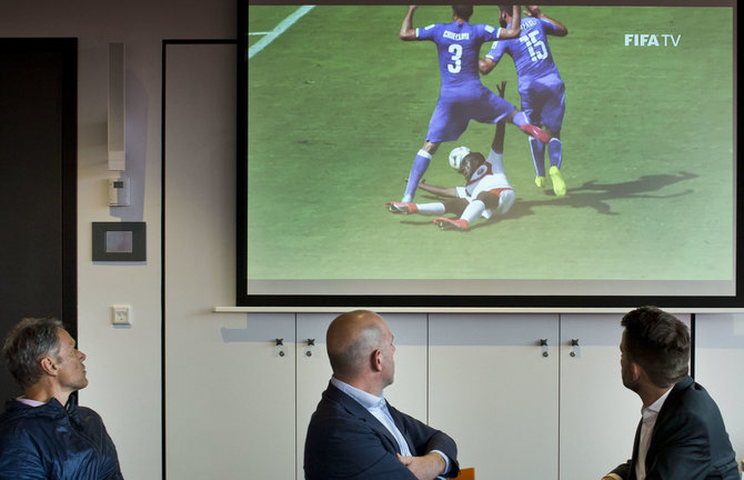 „Scanpix“/AP nuotr./Marco van Bastenas siūlo netradicinius pakeitimus futbole.