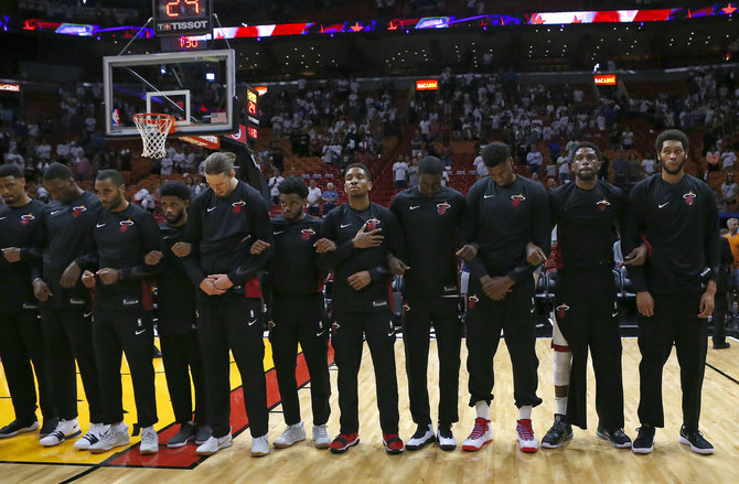 „Scanpix“ nuotr./„Miami Heat“ krepšininkai NBA kontrolinėse rungtynėse įveikė „Atlanta Haws“ ekipą.