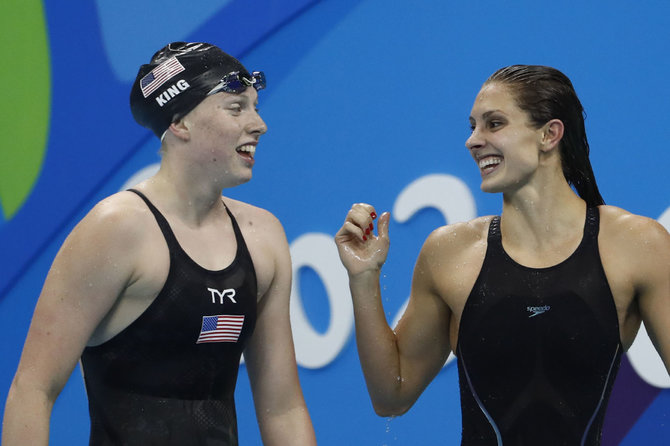 AFP/„Scanpix“ nuotr./Katie Meili (dešinėje) ir Lilly King.