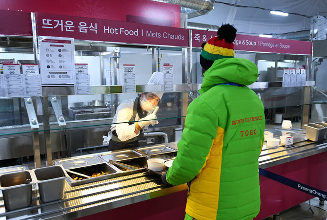 „Scanpix“ nuotr./Pjongčangas pasirengęs žiemos olimpinių žaidynių atidarymui.