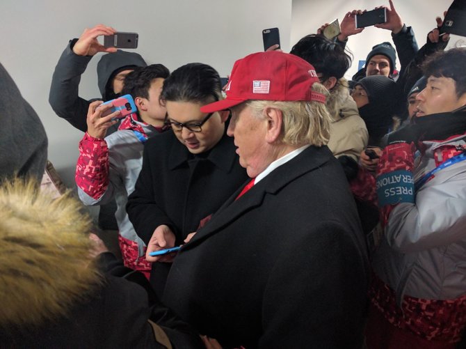 Kęsto Rimkaus nuotr./Netikri: Donaldas Trumpas ir Kim Jung Unas pasirodė olimpiniame Pjončango stadione.