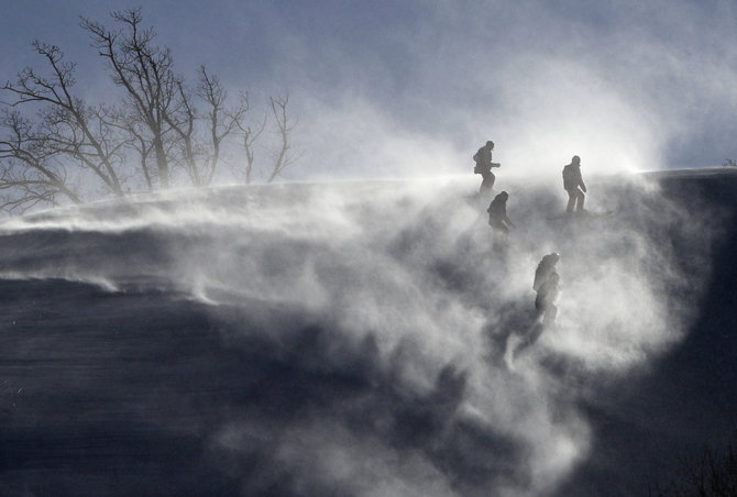 „Scanpix“ nuotr./Stiprus vėjas ir šaltis siautėja Pjongčange, kur vyksta žiemos olimpinės žaidynės.