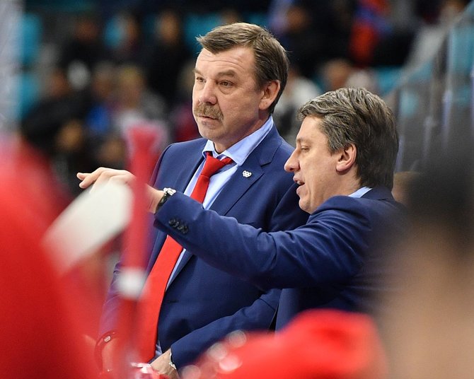 „Scanpix“ nuotr./Rusijos komandos treneris A.Znarokas (kairėje).