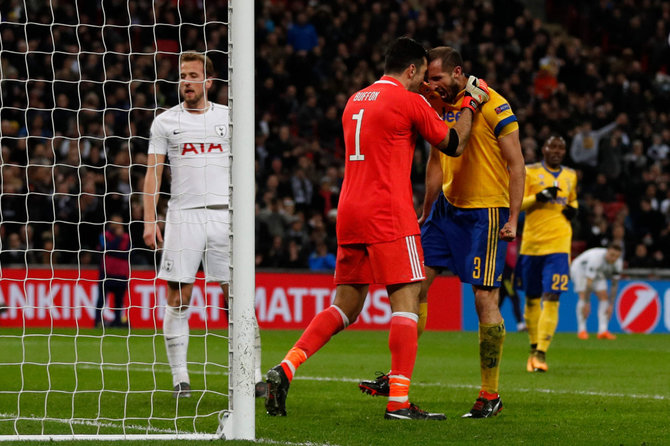 „Scanpix“ nuotr./G.Chiellini ir G.Buffonas su „Juventus“ žengė į Čempionų lygos ketvirtfinalį per emocingą vakarą Londone.