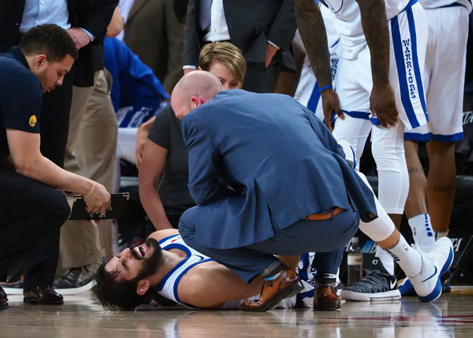 „Reuters“/„Scanpix“ nuotr./„Warriors“ pjauna žaidėjų traumos – susižeidė Omri Casspi.