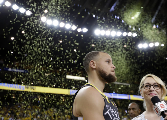 „Scanpix“ nuotr./NBA finalo antrosiose rungtynėse „Warriors“ palaužė „Cavaliers“ klubą.