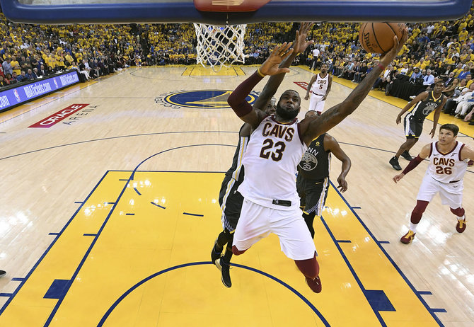 „Scanpix“ nuotr./NBA finalo antrosiose rungtynėse „Warriors“ palaužė „Cavaliers“ klubą.
