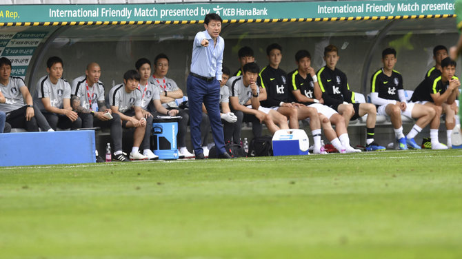 „Scanpix“ nuotr./Pietų Korėjos futbolo rinktinės treneris Shin Tae-youngas.