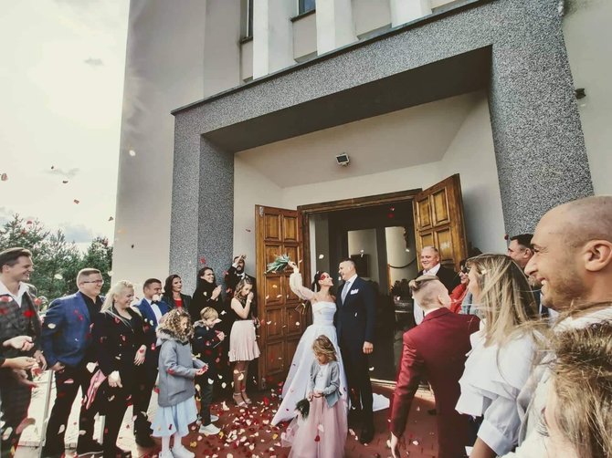 Kristinos Šerkšnienės ir Andriaus Šerkšno vestuvių bažnyčioje akimirka