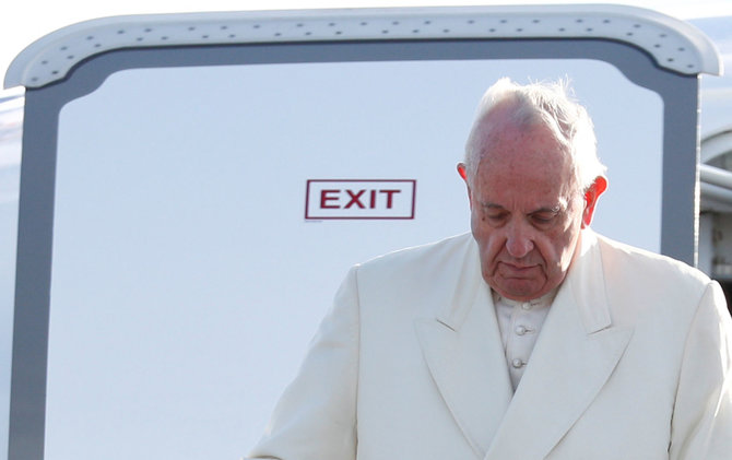 „Reuters“/„Scanpix“ nuotr./Popiežius atvyko į Estiją