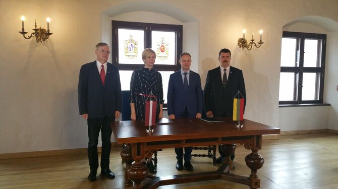SAM nuotr./Lietuvos ir Latvijos ministrai pasirašė sutartį dėl greitosios pagalbos