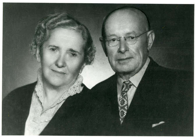 Aleksandras Stulginskis su žmona Ona sugrįžę į Lietuvą po ilgų kalinimo lageriuose ir tremtyje praleistų metų. Apie 1958 m. Iš Okupacijų ir laisvės kovų muziejaus