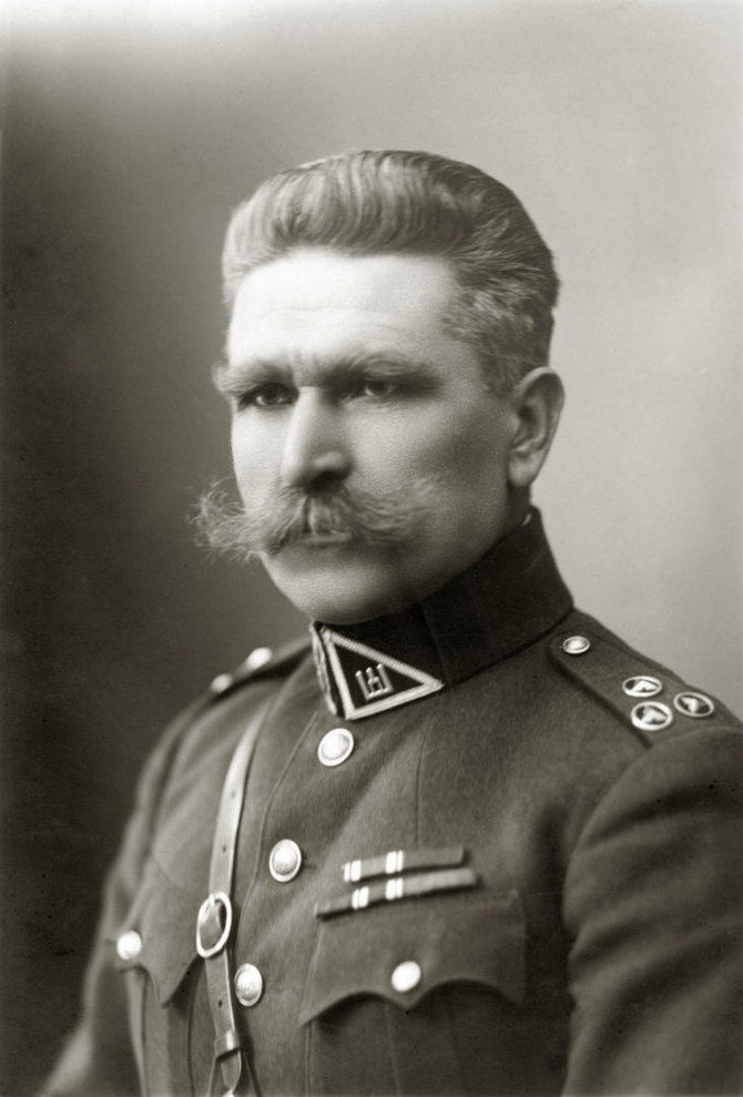 Mykolas Velykis – Lietuvos kariuomenės generolas leitenantas. 1927 m. Iš Lietuvos centrinio valstybės archyvo