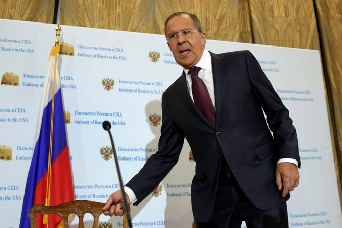 „Reuters“/„Scanpix“ nuotr./S.Lavrovas – spaudos konferencijoje Rusijos ambasadoje Vašingtone