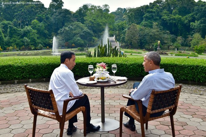 „TT NYHETSBYRÅN“ nuotr./Barackas Obama apsilankė savo vaikystės mieste Džakartoje