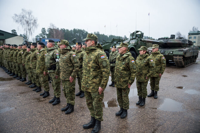 Alfredo Pliadžio nuotr./Lietuvoje lankosi Kroatijos vicepremjeras, gynybos ministras Damiras Krstičevićius ir Kroatijos kariuomenės vadas Mirko Šundovas