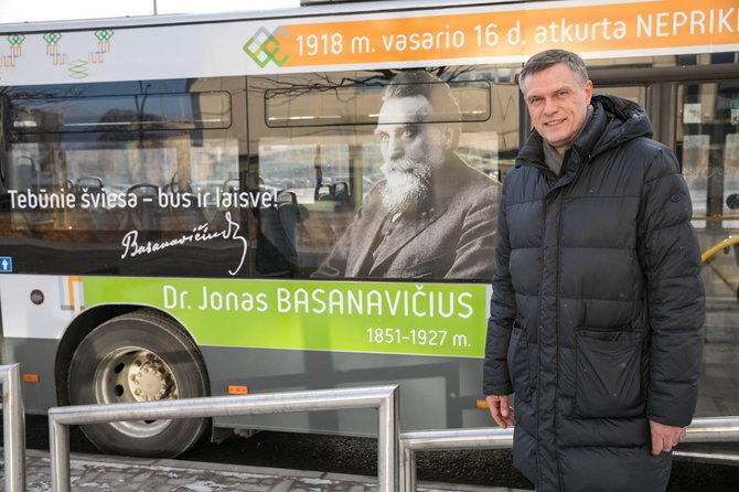 Sauliaus Žiūros nuotr./Signatarų sentencijos papuošė Vilniaus viešąjį transportą