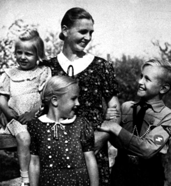 Leidyklos nuotr./Nuotrauka iš knygos „Hitlerio furijos. Kodėl jos žudė?“