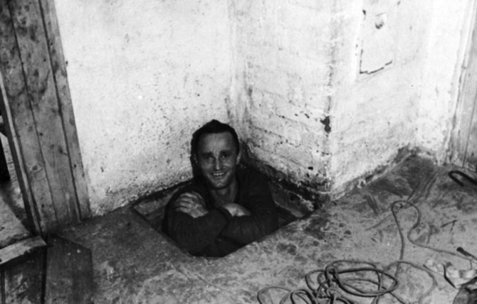 Leidyklos nuotr./ Vokiečių sargybinis K. Griese‘ė, pravarde Gumakaklis, aptiktame tunelyje „Tomas“