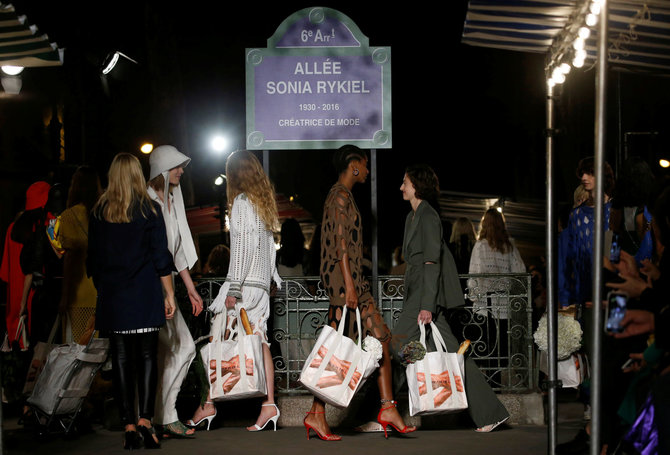 „Reuters“/„Scanpix“ nuotr./„Sonia Rykiel“ 2019 m. pavasario ir vasaros kolekcijos pristatymas