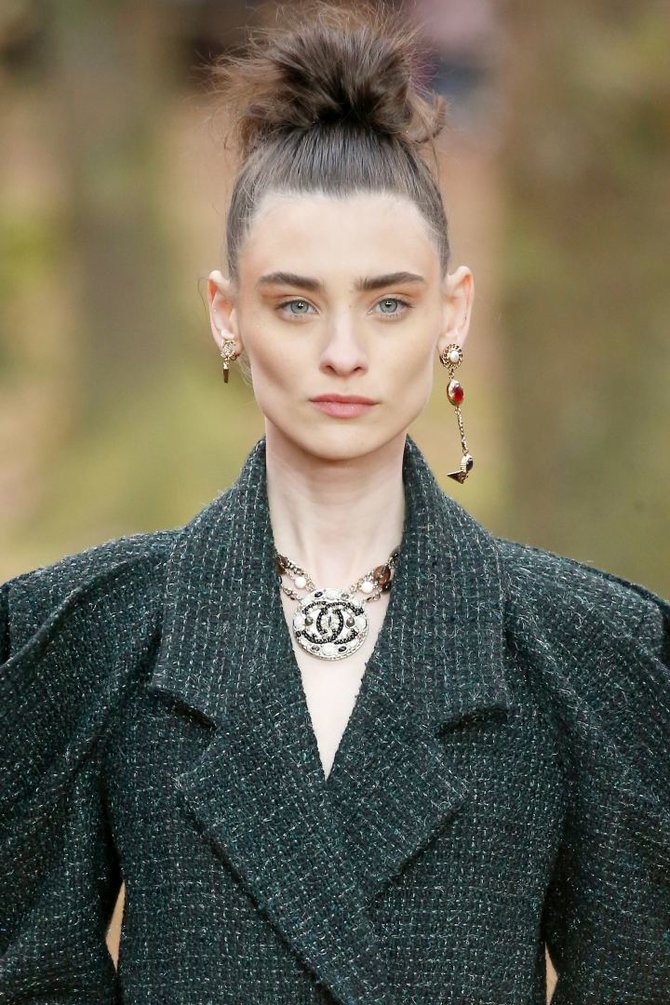 Vida Press nuotr./„Chanel“ 2018–2019 m. rudens ir žiemos kolekcijos modelis