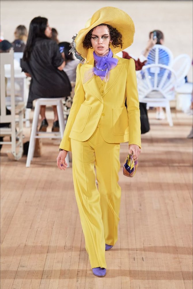 Vida Press nuotr./„Marc Jacobs“ 2020 m. pavasario ir vasaros kolekcijos modelis