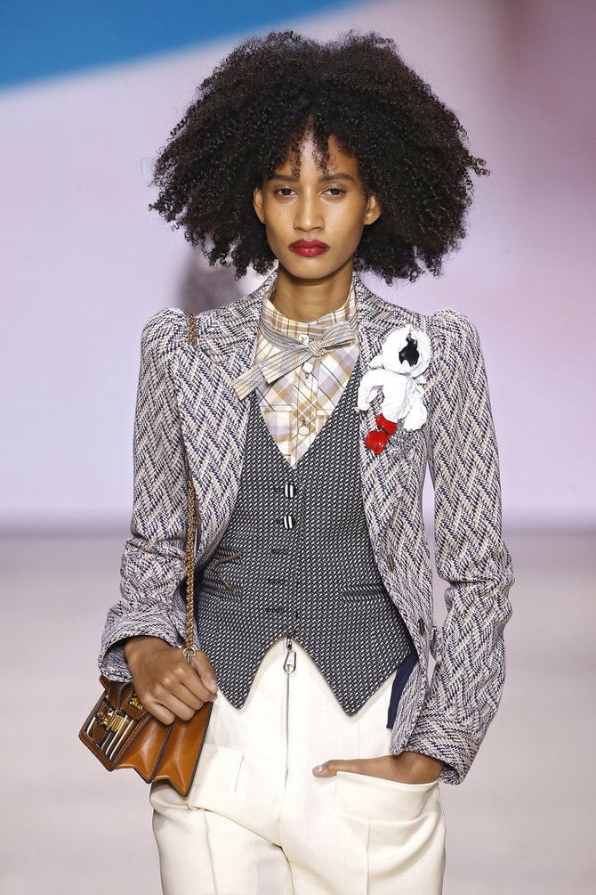 Vida Press nuotr./„Louis Vuitton“ 2020 m. pavasario ir vasaros kolekcijos modelis