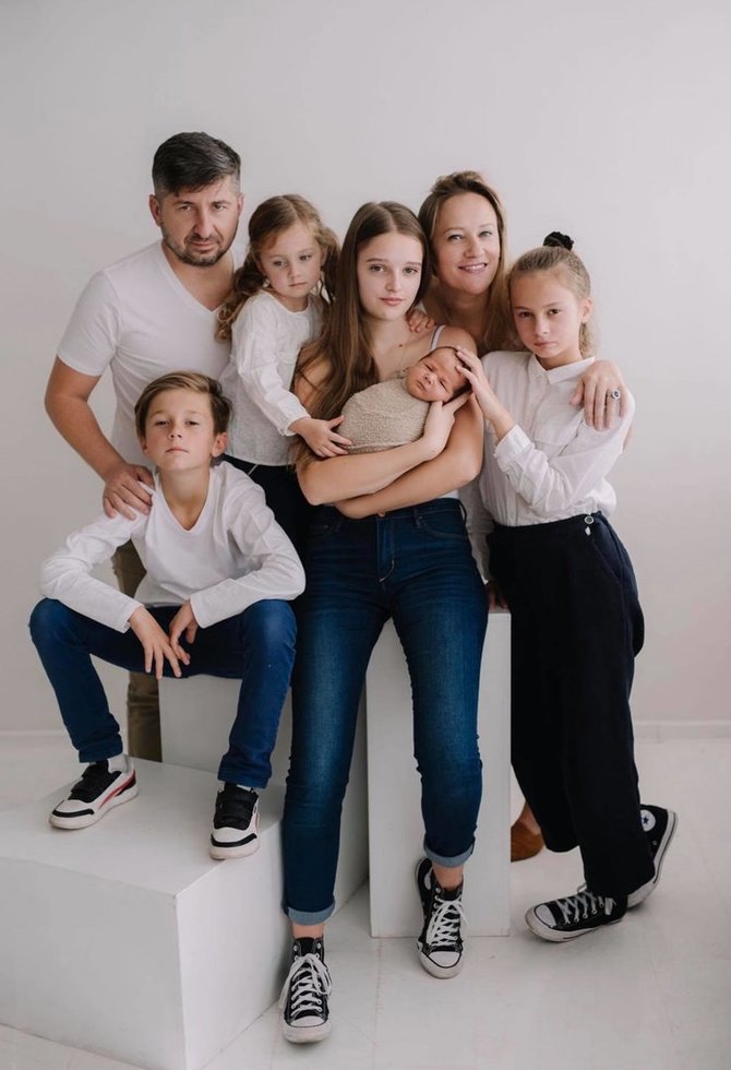 Asmeninio archyvo nuotr./Kristina Strolienė ir Povilas Strolys su vaikais 