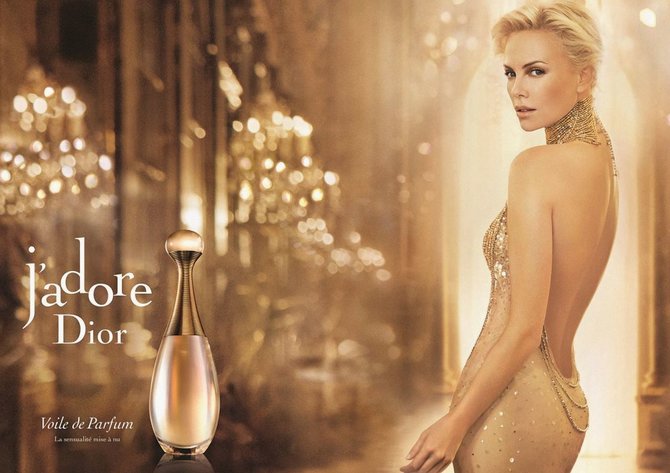 Vida Press nuotr./Charlize Theron – „Dior“ kvepalų kampanija 