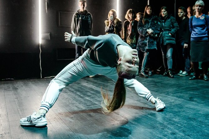 Asmeninio archyvo nuotr./Agnietės Lisičkinaitės ir šokio teatro „Airos“ spektaklis „Z+“ 