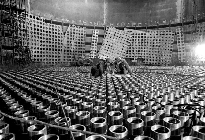 LCVA, 0-086479 nuotr/Atominio reaktoriaus montavimas Ignalinos atominėje elektrinėje (AE). 1982 m. liepos 21 d. Fotonuotrauka