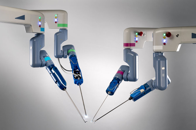 Transenterix nuotr./Keturios robotinės sistemos „Senhance“ rankos