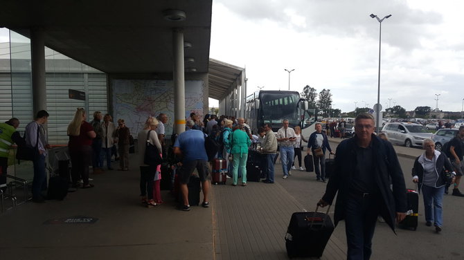 Ernesto Naprio nuotr./Kauno oro uoste papildomas klientų antplūdis problemų nesukėlė