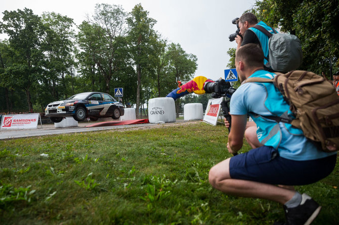 Žygimanto Gedvilos / 15min nuotr./„Samsonas Rally Rokiškis“ šuolių kupinas antrasis greičio ruožas