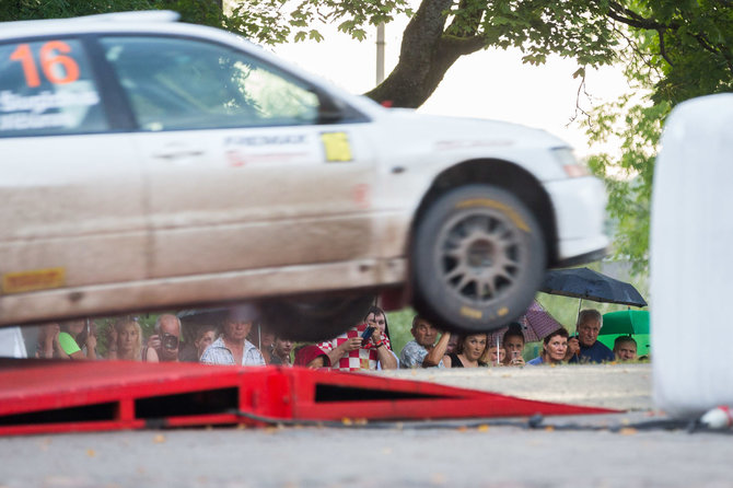 Žygimanto Gedvilos / 15min nuotr./„Samsonas Rally Rokiškis“ šuolių kupinas antrasis greičio ruožas