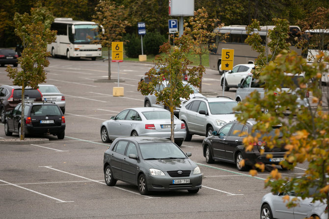 Žygimanto Gedvilos / 15min nuotr./Automobilių stovėjimo aikštelė