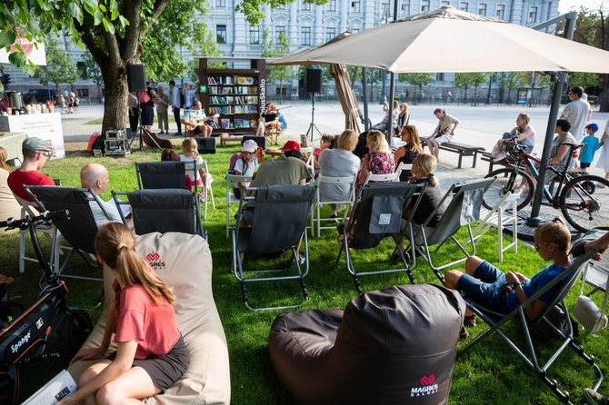 Žygimanto Gedvilos / 15min nuotr./„Vilnius skaito“ lauko skaityklos atidarymas