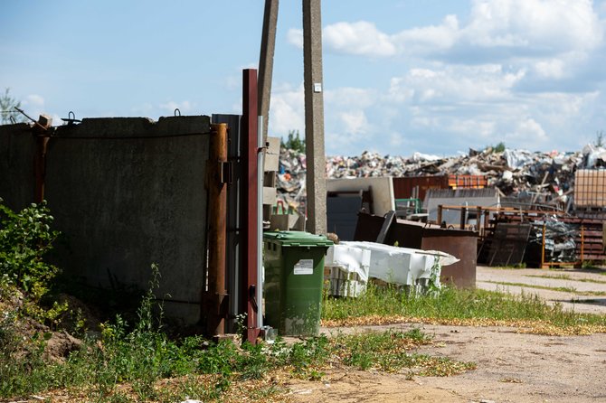 Žygimanto Gedvilos / 15min nuotr./Statybinių atliekų rūšiavimo aikštelė Salininkuose, P.Žvirkos gatvėje