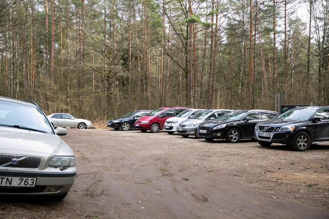 Žygimanto Gedvilos / 15min nuotr./Automobiliai Šilėnų pažintiniame take