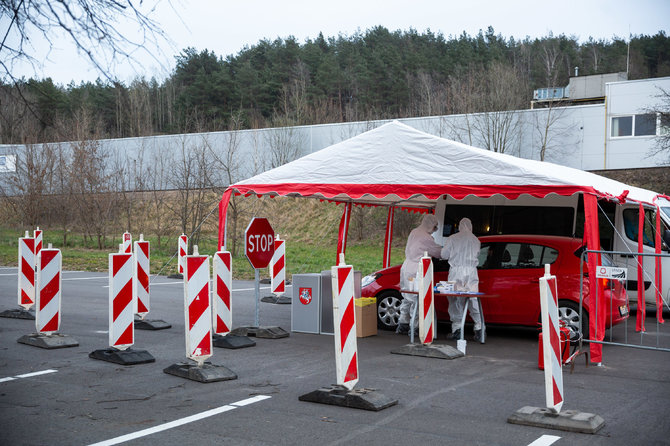 Žygimanto Gedvilos / 15min nuotr./Vilniuje atidarytas mobilusis koronaviruso tyrimų ėmimo punktas