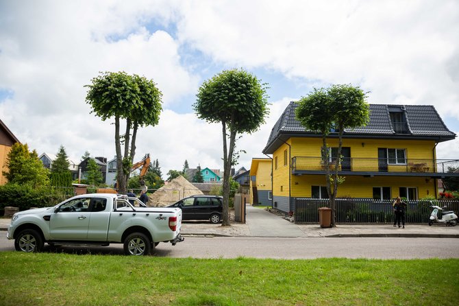 Žygimanto Gedvilos / 15min nuotr./Statybos Neringos gatvėje: dešinėje – „Paulinos“ vila