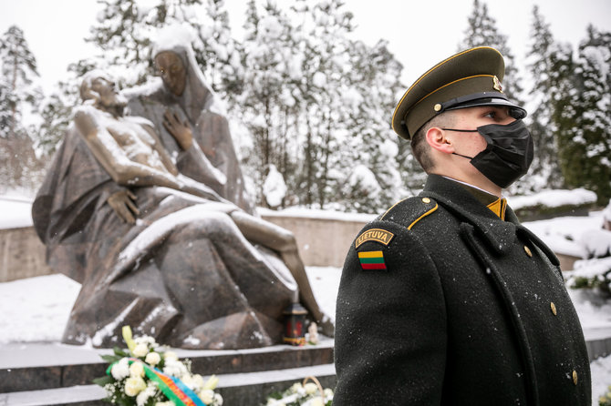 Žygimanto Gedvilos / 15min nuotr./Laisvės gynėjų pagerbimas Antakalnio kapinėse