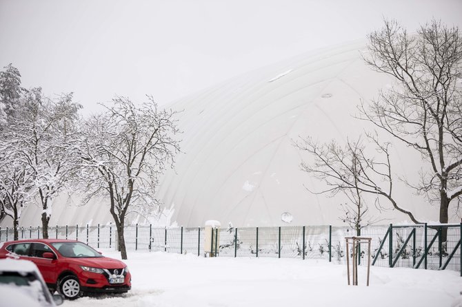 Žygimanto Gedvilos / 15min nuotr./Pripučiamas stadionas Karoliniškėse