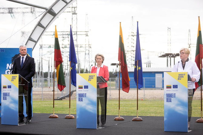 Žygimanto Gedvilos / 15min nuotr./Ursula von der Leyen lankosi naujoje elektros pastotėje