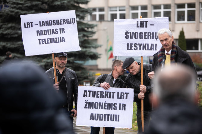 Žygimanto Gedvilos / 15min nuotr./Mitingas prie Nacionalinio radijo ir televizijos pastato