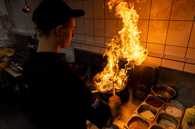 Žygimanto Gedvilos / BNS nuotr./Restorano „Cantonese“ virtuvėje