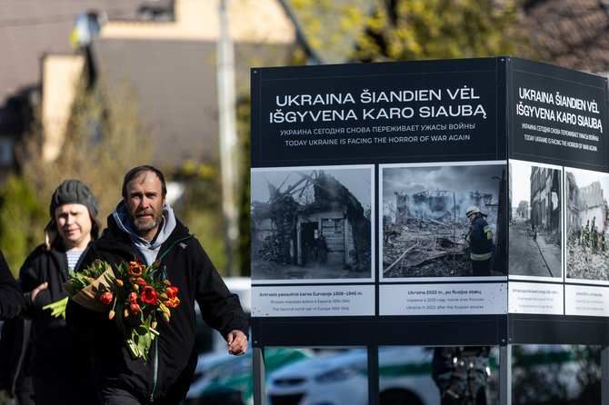 Žygimanto Gedvilos / BNS nuotr./Vilniaus Antakalnio kapinės gegužės 9 dieną