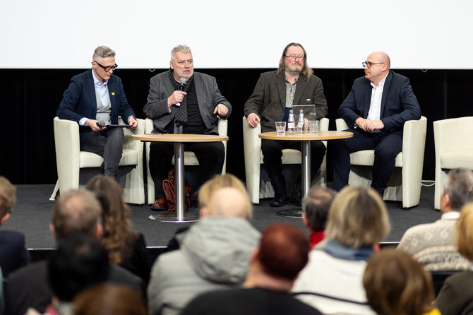 Žygimanto Gedvilos / BNS nuotr./Aurimas Švedas, Alfredas Bumblauskas, Aleksiejus Luchtanas, Eugenijus Saviščevas