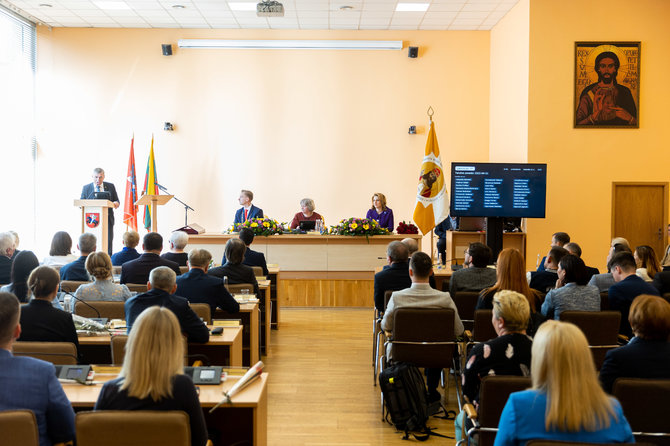 Žygimanto Gedvilos / BNS nuotr./Pirmasis naujos Vilniaus rajono savivaldybės tarybos posėdis